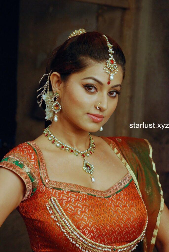 sneha navel 3