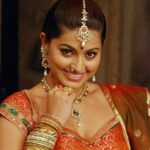 sneha navel 4