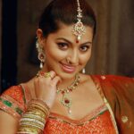 sneha navel 7