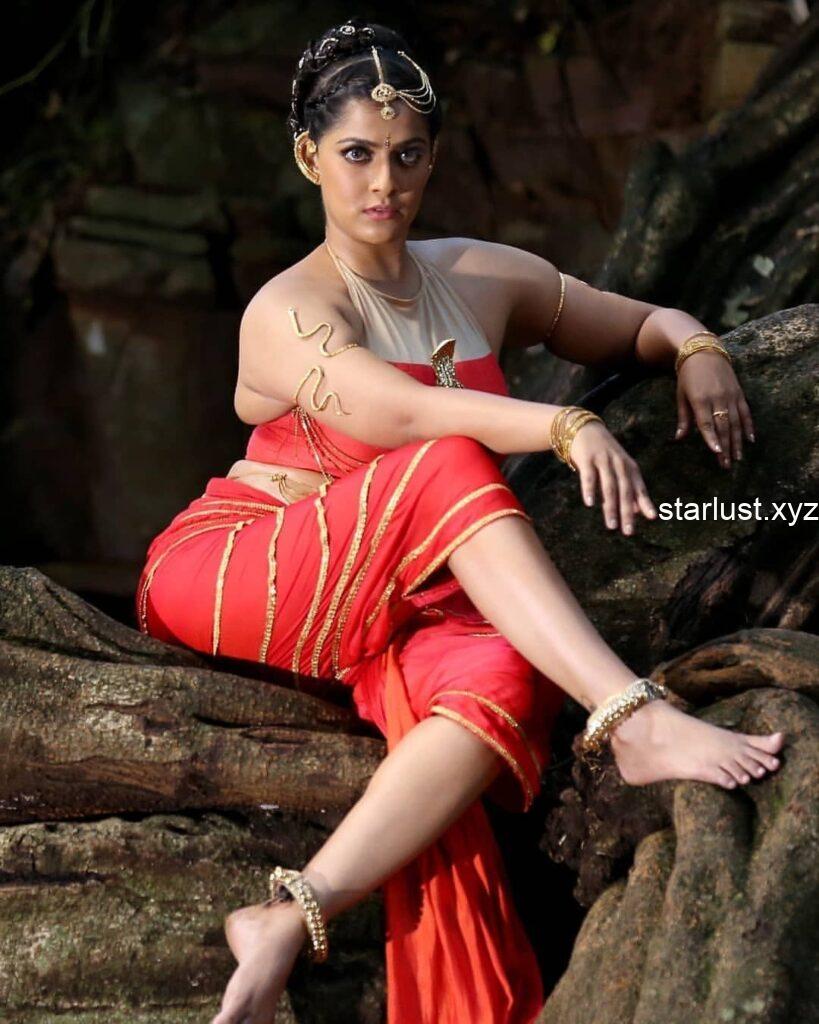 varalakshmi sarathkumar navel armpits 1