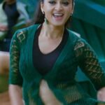 Anushka shetty hot thighs shake and navel in mini frock HD pics starlust (107)