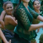 Anushka shetty hot thighs shake and navel in mini frock HD pics starlust (16)