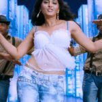 anushka shetty hot cleavage navel percing and back in ragada movie HD pics starlust (171)