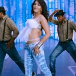 anushka shetty hot cleavage navel percing and back in ragada movie HD pics starlust (204)