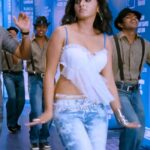 anushka shetty hot cleavage navel percing and back in ragada movie HD pics starlust (22)