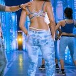 anushka shetty hot cleavage navel percing and back in ragada movie HD pics starlust (8)