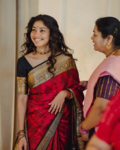 sai pallavi HD wallpapers face closeup looking sexy with red lips and pimples 43