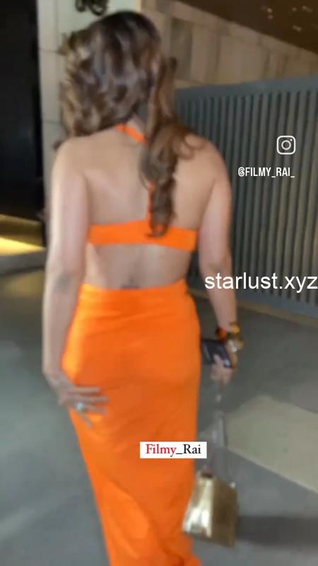 AKANSHA PURI BUSTY HOT BABE NEEDS HARD FUCK PLEASURE CLEAVAGE AND CURVES VIEW (3)