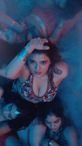 Ketika sharma hot oily navel hole and cleavage show from robinhood movie starlust (204)