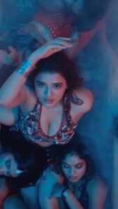 Ketika sharma hot oily navel hole and cleavage show from robinhood movie starlust (209)