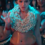 Ketika sharma hot oily navel hole and cleavage show from robinhood movie starlust (39)