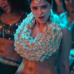 Ketika sharma hot oily navel hole and cleavage show from robinhood movie starlust (45)