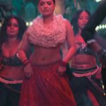 Ketika sharma hot oily navel hole and cleavage show from robinhood movie starlust (5)