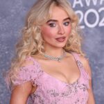 Sabrina Carpenter cleavage and spreading legs hot pics (1)