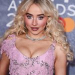 Sabrina Carpenter cleavage and spreading legs hot pics (14)