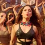 Tamannaah bhatia hot thighs shake and armpits in black slit dress from jailer movies (18)