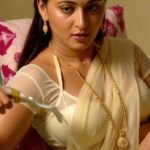 anushka shetty big boops and thighs and navel piercing unseen ai pics in saree (9)