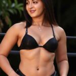 anushka shetty hot boops and thighs show in boxing ring ai (5)