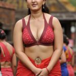 anushka shetty hot thick thighs navel and cleavage show ai images HD (31)