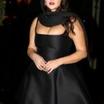 selena gomez big boops in black dress (5)