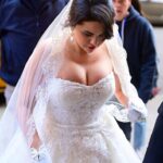 selena gomez big cleavage show in wedding dress (13)