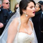 selena gomez big cleavage show in wedding dress (14)