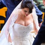 selena gomez big cleavage show in wedding dress (17)