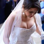 selena gomez big cleavage show in wedding dress (2)