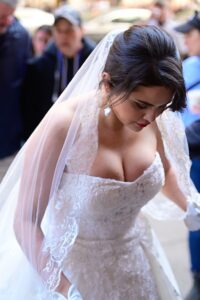 selena gomez big cleavage show in wedding dress (2)