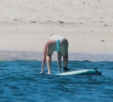 selena gomez booty ass back view in white bikini (2)