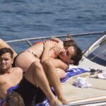 selena gomez booty ass in boat with boyfriend (10)