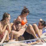 selena gomez booty ass in boat with boyfriend (15)