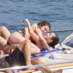 selena gomez booty ass in boat with boyfriend (16)