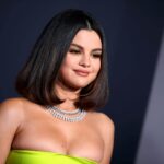 selena gomez hot big cleavage and thighs show in green bodycon (1)