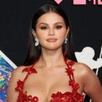 selena gomez hot cleavage and thighs show in red gown (10)