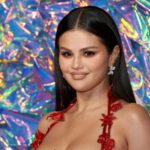 selena gomez hot cleavage and thighs show in red gown (9)