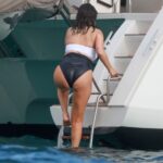 selena gomez wet panty showing big booty ass (12)