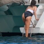 selena gomez wet panty showing big booty ass (13)