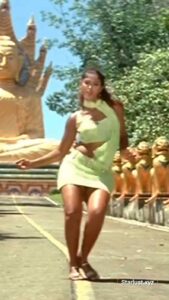 ileana dcruz hot thick thighs and booty unseen photos starlust (87)