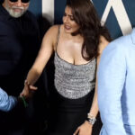 kajal_agarwal_bending_and_showing_cleavage_at_sicendar_movie_event_HD (5)