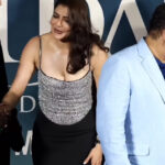 kajal_agarwal_bending_and_showing_cleavage_at_sicendar_movie_event_HD (7)