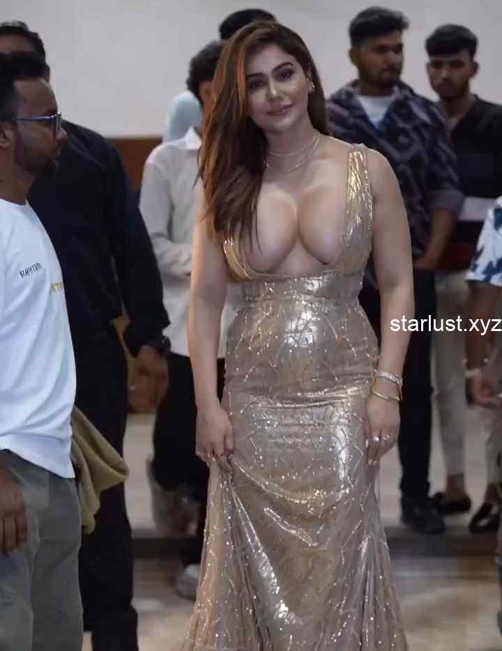 kangana sharma big round boops without bra at birthday party HD images-starlust (28)