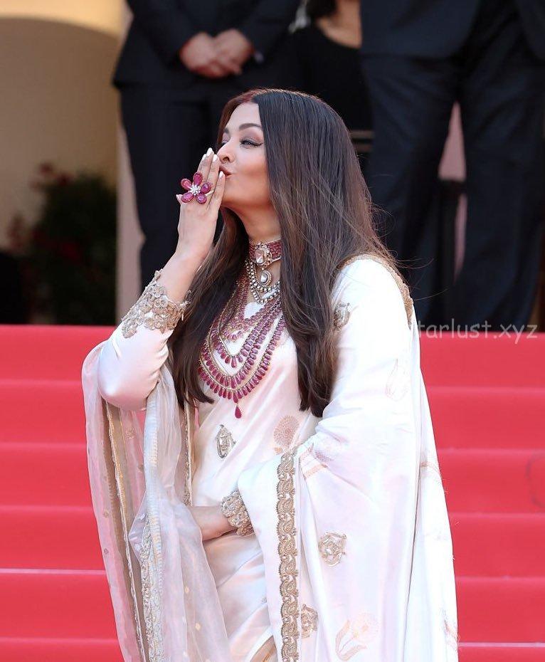 Aishwarya rai glam pics from cannes 2025 with sindhoor (15)