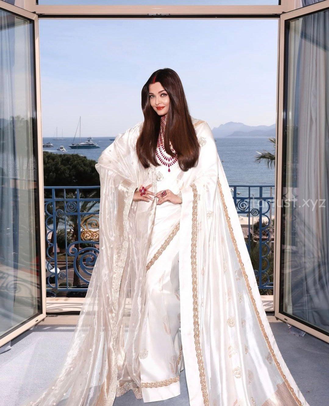 Aishwarya rai glam pics from cannes 2025 with sindhoor (23)