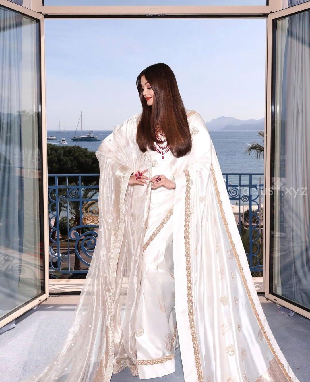 Aishwarya rai glam pics from cannes 2025 with sindhoor (25)