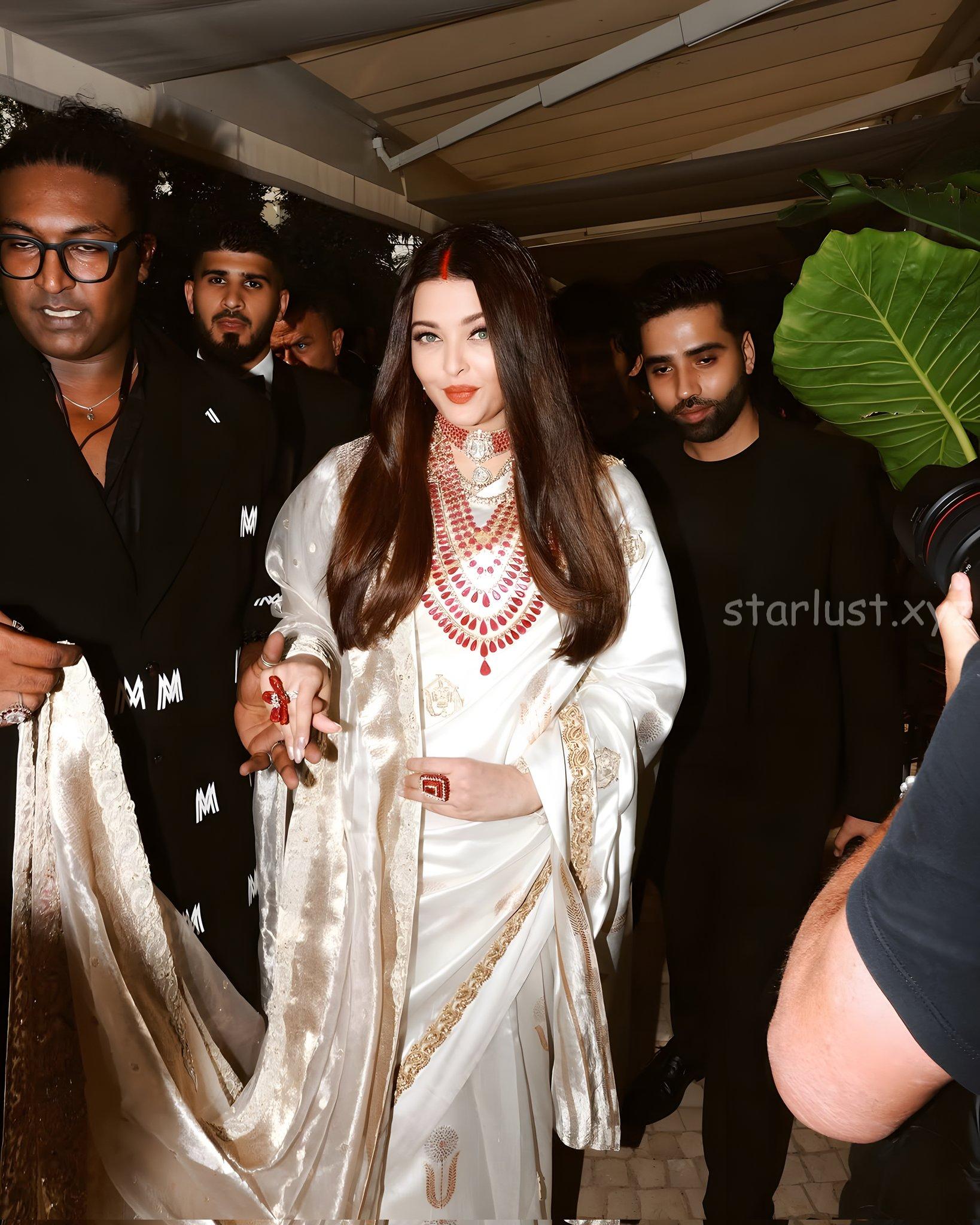 Aishwarya rai glam pics from cannes 2025 with sindhoor (28)