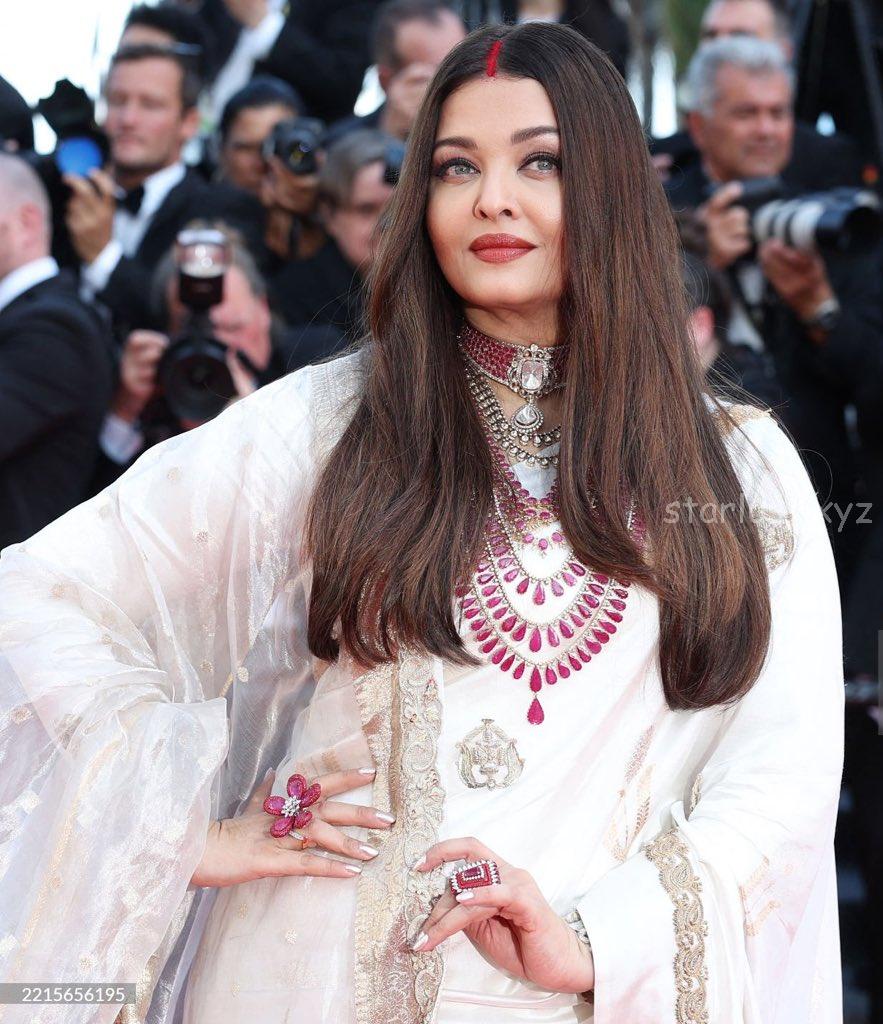 Aishwarya rai glam pics from cannes 2025 with sindhoor (32)