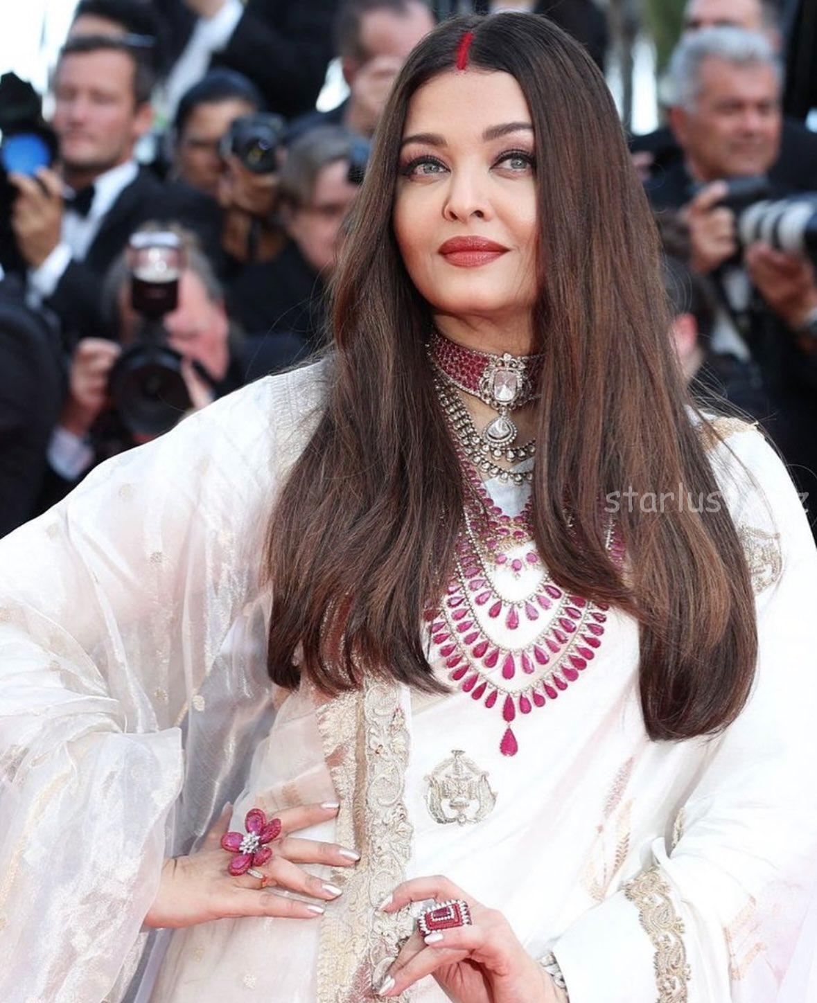 Aishwarya rai glam pics from cannes 2025 with sindhoor (47)