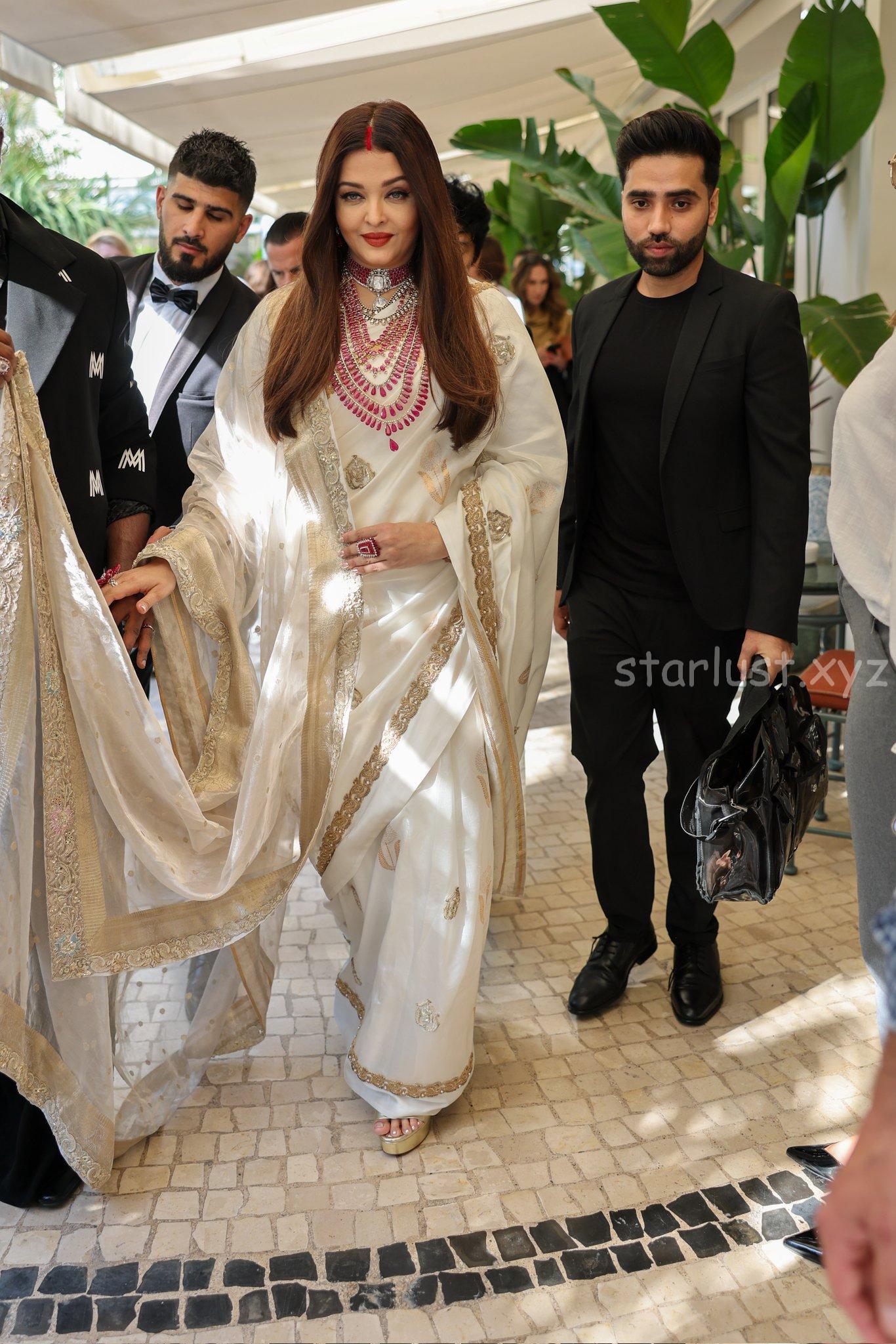 Aishwarya rai glam pics from cannes 2025 with sindhoor (53)