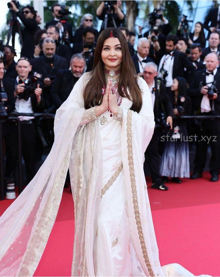 Aishwarya rai glam pics from cannes 2025 with sindhoor (7)